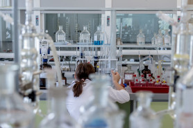 chemist 2815640 1280