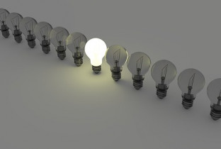 light bulbs 1125016 340