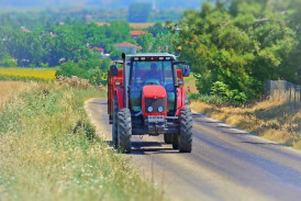 tractor 5422647 640
